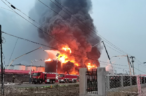尊龙凯时·【中国区】人生就是搏!压缩空气泡沫消防车救援广东省佛山市高明区火灾