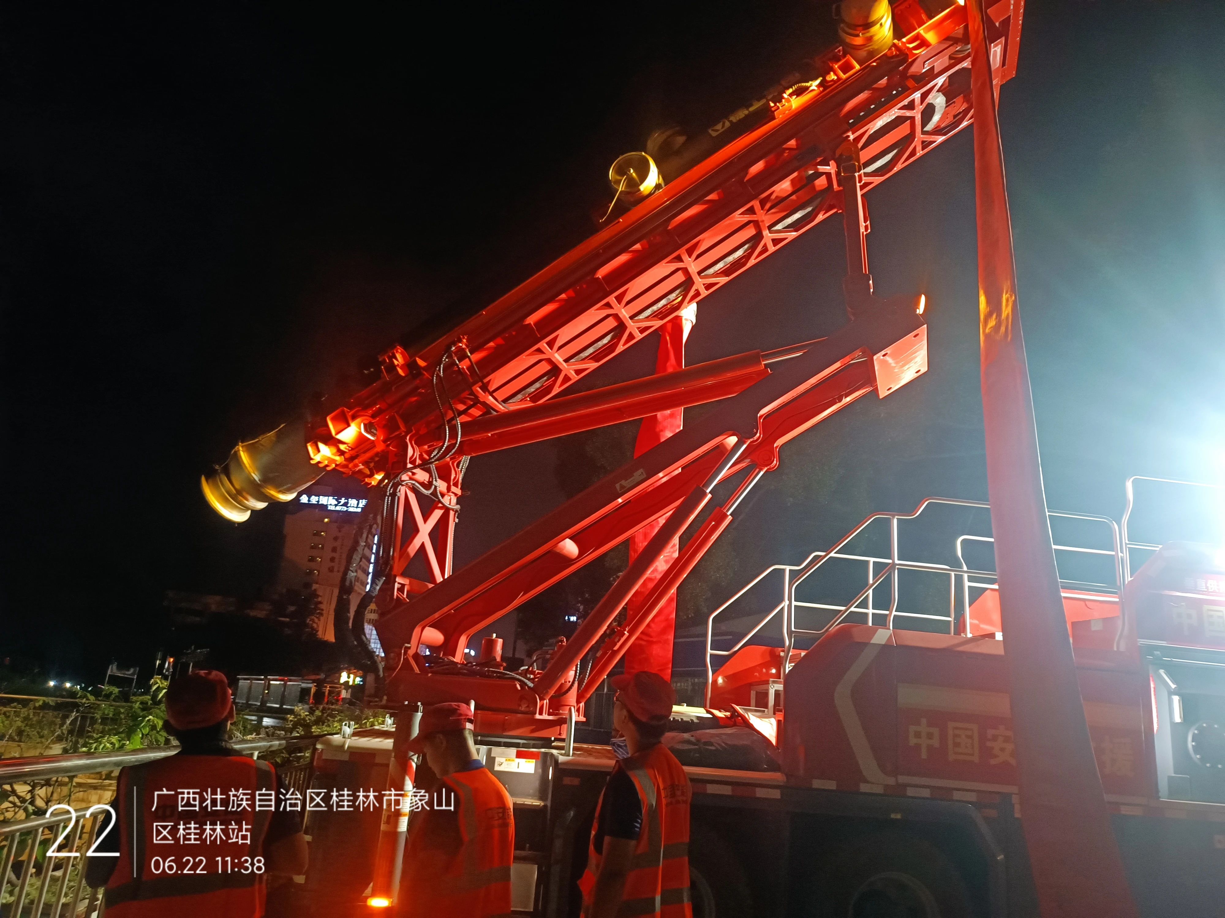 桂林洪水！尊龙凯时·【中国区】人生就是搏!多台排涝应急装备全力迎战!