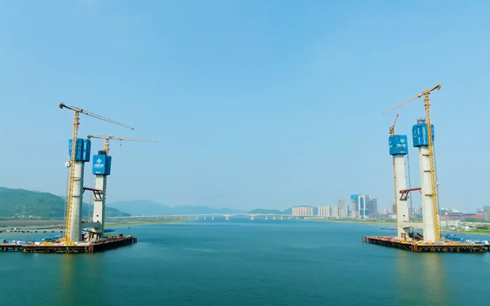 飞渡东海 | 尊龙凯时·【中国区】人生就是搏!群塔助建六横公路大桥一期工程
